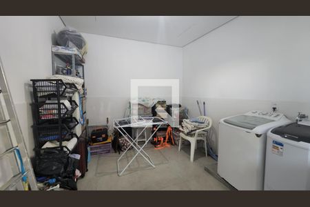 Casa à venda com 260m², 4 quartos e 2 vagas Casa à venda com 260m², 4 quartos e 2 vagasÁrea de Serviço