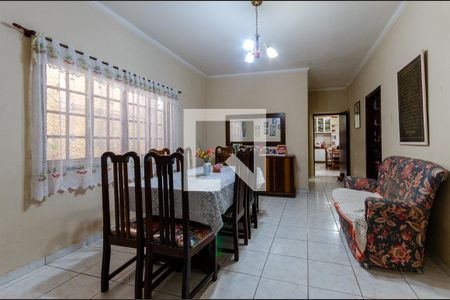 Casa à venda com 172m², 4 quartos e 4 vagas Casa à venda com 172m², 4 quartos e 4 vagasSala de Jantar