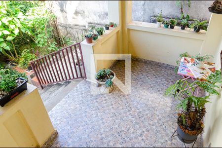 Casa à venda com 172m², 4 quartos e 4 vagas Casa à venda com 172m², 4 quartos e 4 vagasVaranda