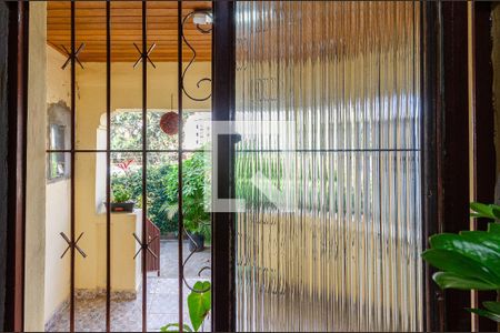 Casa à venda com 172m², 4 quartos e 4 vagas Casa à venda com 172m², 4 quartos e 4 vagasEscritório