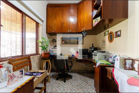 Casa à venda com 172m², 4 quartos e 4 vagas Casa à venda com 172m², 4 quartos e 4 vagasEscritório