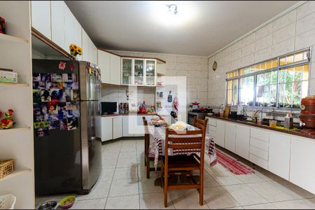 Casa à venda com 172m², 4 quartos e 4 vagas Casa à venda com 172m², 4 quartos e 4 vagasCozinha 2