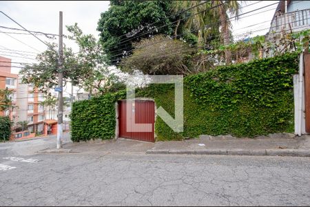 Casa à venda com 172m², 4 quartos e 4 vagas Casa à venda com 172m², 4 quartos e 4 vagasFachada