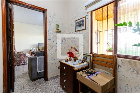 Casa à venda com 172m², 4 quartos e 4 vagas Casa à venda com 172m², 4 quartos e 4 vagasEscritório