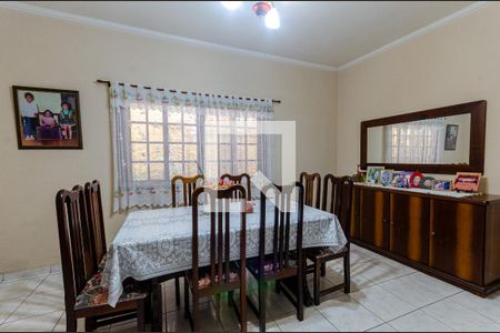 Casa à venda com 172m², 4 quartos e 4 vagas Casa à venda com 172m², 4 quartos e 4 vagasSala de Jantar