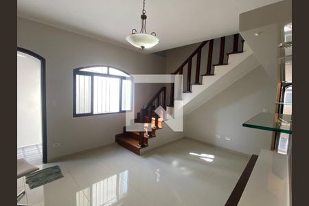Sala 1 de casa para alugar com 3 quartos, 170m² em Vila Mesquita, São Paulo