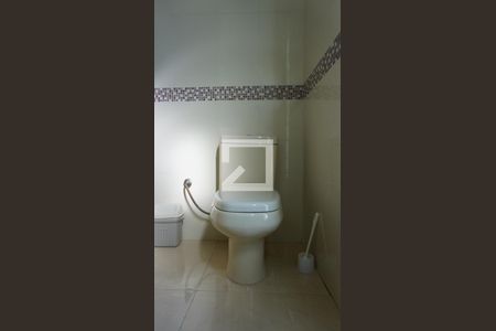 Casa à venda com 110m², 3 quartos e 2 vagasBanheiro