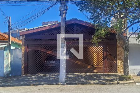 Casa à venda com 220m², 3 quartos e 3 vagas Casa à venda com 220m², 3 quartos e 3 vagasFachada