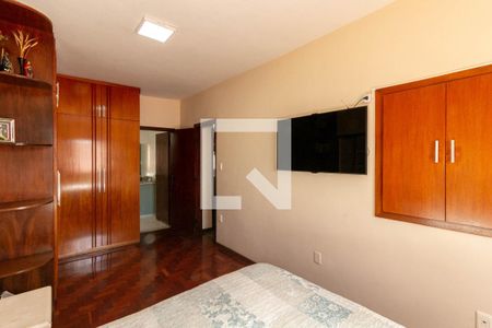 Casa à venda com 305m², 3 quartos e 4 vagas Casa à venda com 305m², 3 quartos e 4 vagasQuarto Suíte