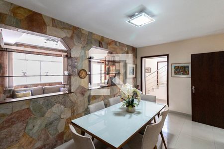 Casa à venda com 305m², 3 quartos e 4 vagas Casa à venda com 305m², 3 quartos e 4 vagasSala 2