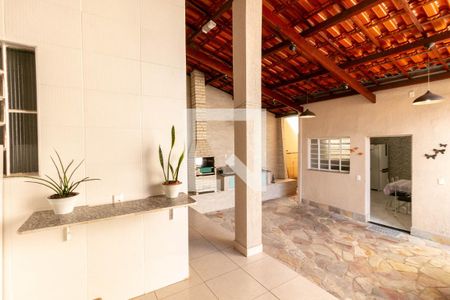 Casa à venda com 305m², 3 quartos e 4 vagas Casa à venda com 305m², 3 quartos e 4 vagasÁrea de Serviço