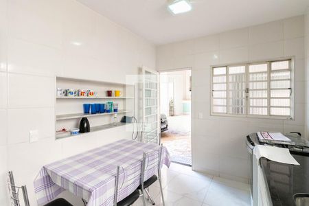 Casa à venda com 305m², 3 quartos e 4 vagas Casa à venda com 305m², 3 quartos e 4 vagasCozinha