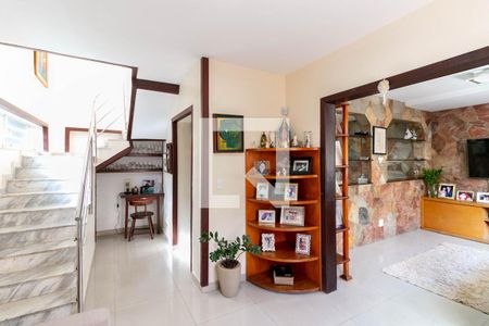 Casa à venda com 305m², 3 quartos e 4 vagas Casa à venda com 305m², 3 quartos e 4 vagasSala 2