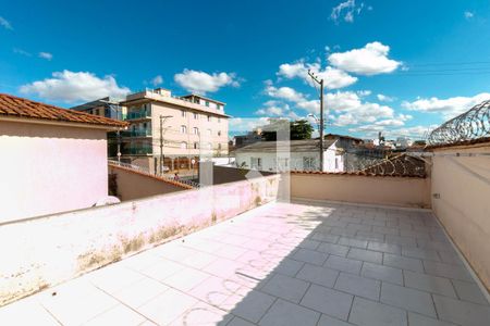 Casa à venda com 305m², 3 quartos e 4 vagas Casa à venda com 305m², 3 quartos e 4 vagasvaranda