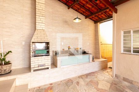 Casa à venda com 305m², 3 quartos e 4 vagas Casa à venda com 305m², 3 quartos e 4 vagasEspaço Gourmet