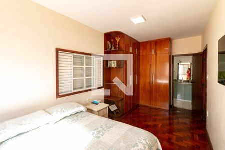 Casa à venda com 305m², 3 quartos e 4 vagas Casa à venda com 305m², 3 quartos e 4 vagasQuarto Suíte