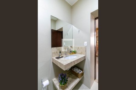 Casa à venda com 305m², 3 quartos e 4 vagas Casa à venda com 305m², 3 quartos e 4 vagasBanheiro Social 2