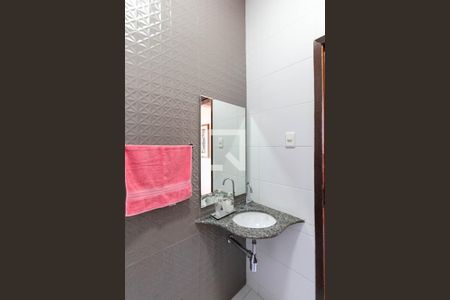 Casa à venda com 305m², 3 quartos e 4 vagas Casa à venda com 305m², 3 quartos e 4 vagasBanheiro Social