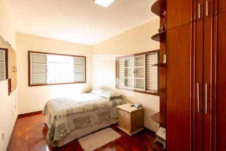 Casa à venda com 305m², 3 quartos e 4 vagas Casa à venda com 305m², 3 quartos e 4 vagasQuarto Suíte