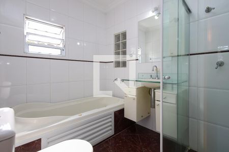 Casa para alugar com 140m², 3 quartos e 2 vagas Casa para alugar com 140m², 3 quartos e 2 vagasBanheiro da Suíte
