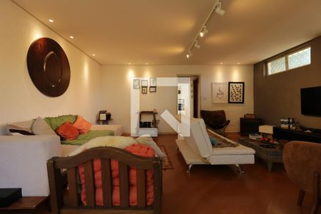 Sala de casa para alugar com 3 quartos, 310m² em Vila Bastos, Santo André
