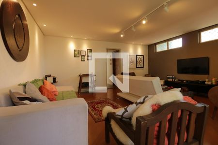 Sala de casa para alugar com 3 quartos, 310m² em Vila Bastos, Santo André