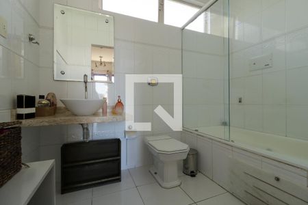 Casa à venda com 310m², 3 quartos e 2 vagasBanheiro Suite 1