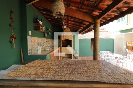 Casa à venda com 310m², 3 quartos e 2 vagasQuintal - Churrasqueira