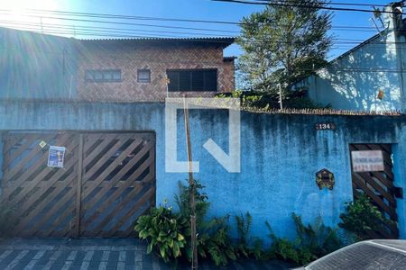 Casa para alugar com 320m², 4 quartos e 4 vagas Casa para alugar com 320m², 4 quartos e 4 vagasFachada