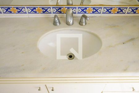 Casa à venda com 290m², 3 quartos e 2 vagas Casa à venda com 290m², 3 quartos e 2 vagasBanheiro 1