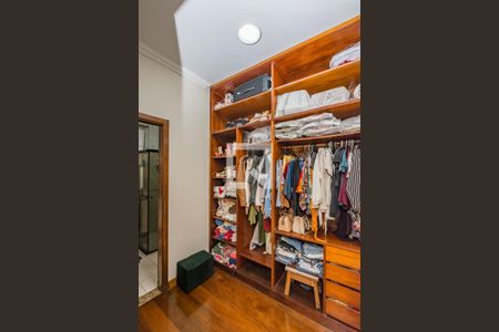 Casa à venda com 450m², 6 quartos e 4 vagasCloset da suíte