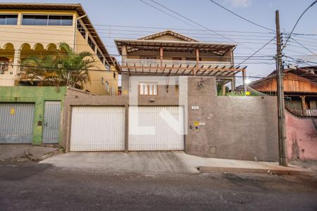 Casa à venda com 450m², 6 quartos e 4 vagasFachada