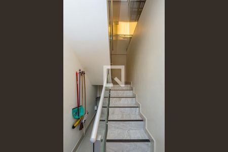 Casa à venda com 450m², 6 quartos e 4 vagasEscada