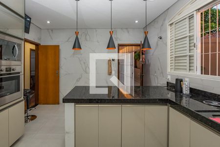 Casa à venda com 450m², 6 quartos e 4 vagasCozinha