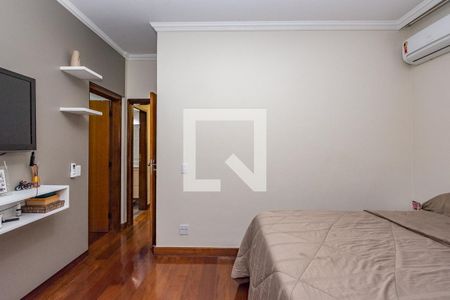 Casa à venda com 450m², 6 quartos e 4 vagasSuíte
