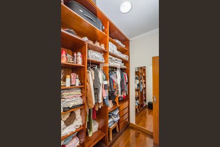 Casa à venda com 450m², 6 quartos e 4 vagasCloset da suíte