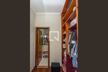 Casa à venda com 450m², 6 quartos e 4 vagasCloset da suíte