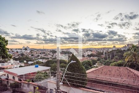 Casa à venda com 450m², 6 quartos e 4 vagasÁrea externa