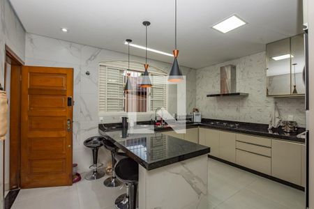 Casa à venda com 450m², 6 quartos e 4 vagasCozinha
