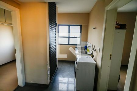 Apartamento à venda com 320m², 6 quartos e 5 vagas Apartamento à venda com 320m², 6 quartos e 5 vagasÁrea de Serviço