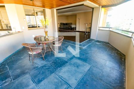 Apartamento à venda com 320m², 6 quartos e 5 vagas Apartamento à venda com 320m², 6 quartos e 5 vagasVaranda da Sala