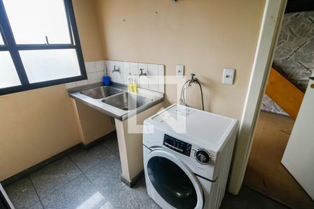 Apartamento à venda com 320m², 6 quartos e 5 vagas Apartamento à venda com 320m², 6 quartos e 5 vagasDetalhe da area de serviço
