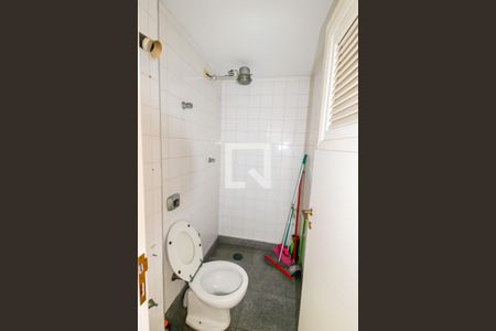 Apartamento à venda com 320m², 6 quartos e 5 vagas Apartamento à venda com 320m², 6 quartos e 5 vagasBanheiro de serviço