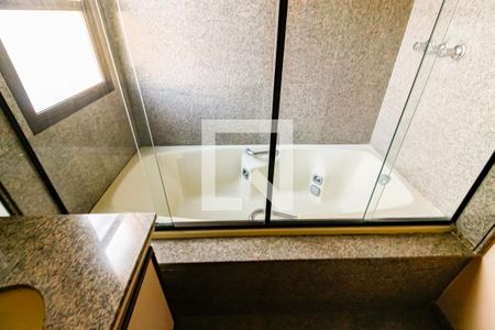 Apartamento à venda com 320m², 6 quartos e 5 vagas Apartamento à venda com 320m², 6 quartos e 5 vagasBanheiro da Suíte 1