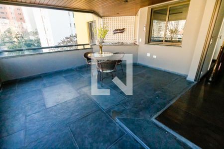 Apartamento à venda com 320m², 6 quartos e 5 vagas Apartamento à venda com 320m², 6 quartos e 5 vagasVaranda da Sala