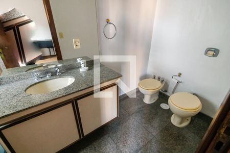 Apartamento à venda com 320m², 6 quartos e 5 vagas Apartamento à venda com 320m², 6 quartos e 5 vagasBanheiro da Suíte 2