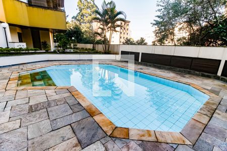 Apartamento à venda com 320m², 6 quartos e 5 vagas Apartamento à venda com 320m², 6 quartos e 5 vagasÁrea comum - Piscina