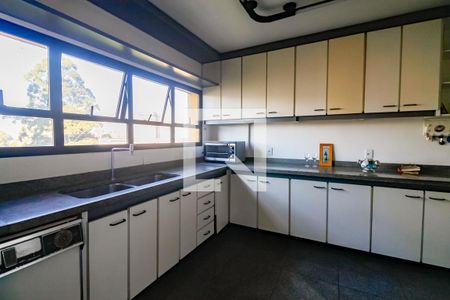 Apartamento à venda com 320m², 6 quartos e 5 vagas Apartamento à venda com 320m², 6 quartos e 5 vagasCozinha - Armários