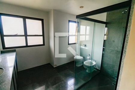 Apartamento à venda com 320m², 6 quartos e 5 vagas Apartamento à venda com 320m², 6 quartos e 5 vagasBanheiro da Suíte 3