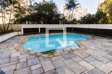 Apartamento à venda com 320m², 6 quartos e 5 vagas Apartamento à venda com 320m², 6 quartos e 5 vagasÁrea comum - Piscina